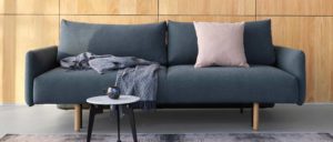 Blaues Schlafsofa, 140x200 cm Liegefläche, Gästebett, mit Armlehnen, skandinavisches Design
