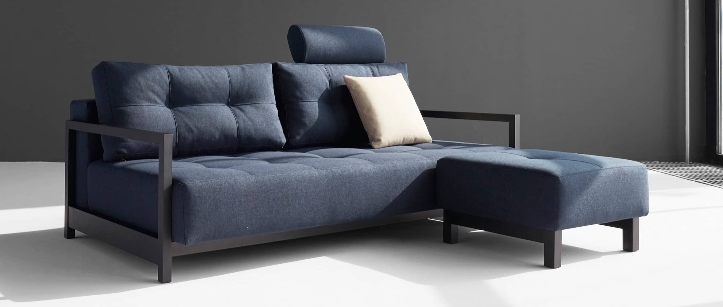 Schlafsofa BIFROST DELUXE EXCESS von Innovation mit Zubehör, Lounge Sofa mit Hocker und Kopfstütze - 155x200