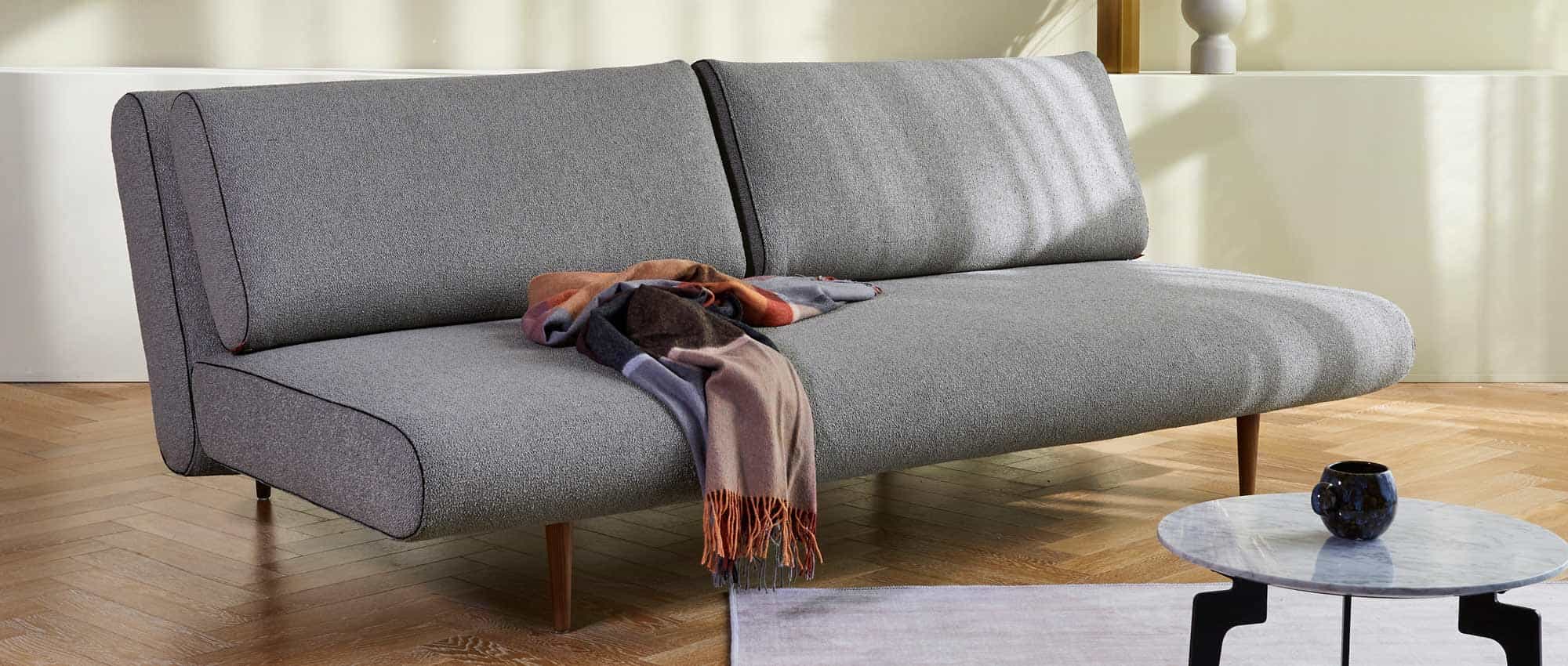 Schlafsofa UNFURL LOUNGER grau von Innovation mit dunklen Holzfüßen, Lounge Sofa mit verstellbarer Rückenlehne - 140x200cm