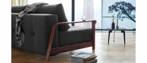 Lounge Sofa skandinavisches Design, dunkle Holzarmlehnen, Gästebett für 2 Personen - Liegefläche 155x200cm