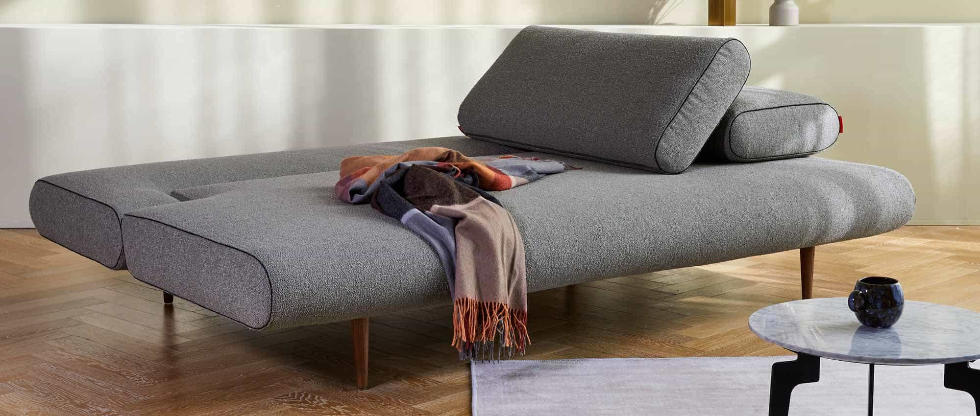 Lounge Sofa grau mit verstellbarer Rückenlehne, Gästebett für 2 Personen, dunkle Holzfüße - Liegefläche 140x200